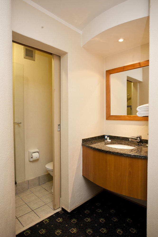 ทาวน์ ลอดจ์ เอ็มบอมเบลา Hotel Mbombela ภายนอก รูปภาพ